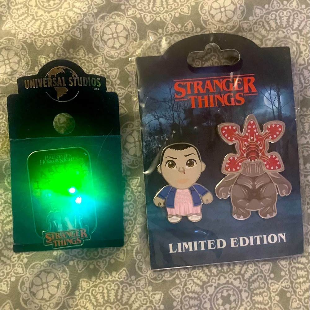 Universal horror nights 2018 stranger things 2 set of pins new works